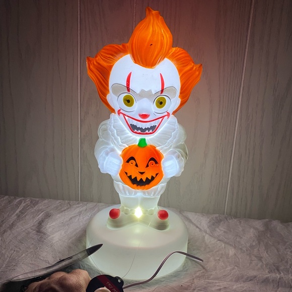 IT 12" Pennywise Lighted Decor Halloween Outdoor BLOW MOLD - Picture 1 of 8
